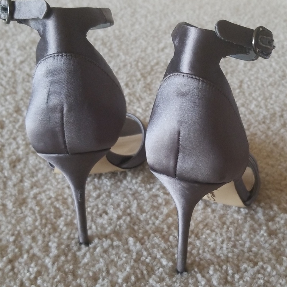 Vince Camuto  storm gray heel - Picture 8 of 8